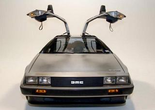 DeLorean_DMC-12_with_doors_open.jpg